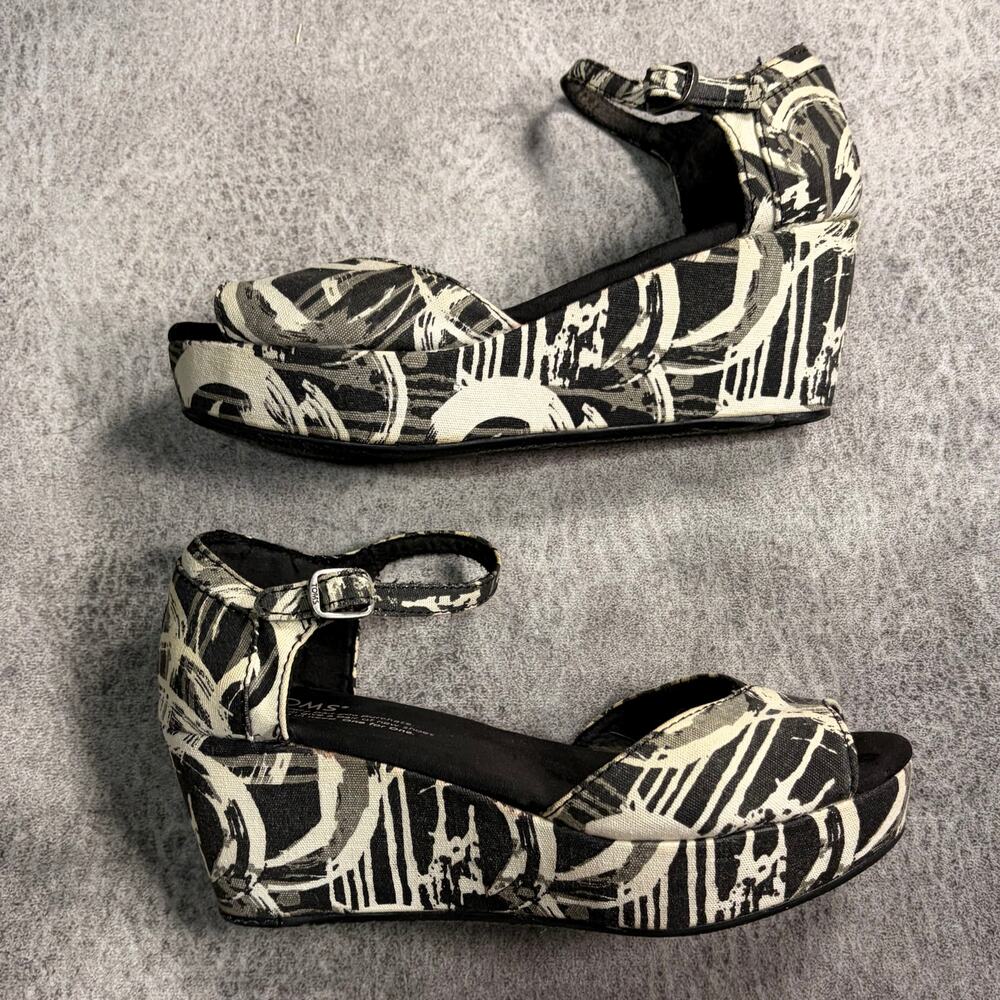 Black and White Graphic Toms Platform Sandals